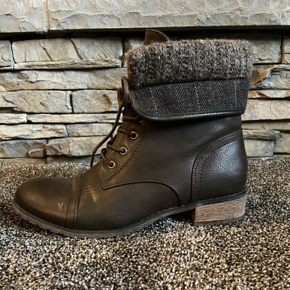 Brown Women’s Harlow Combat Boots. - Picture 4 of 4